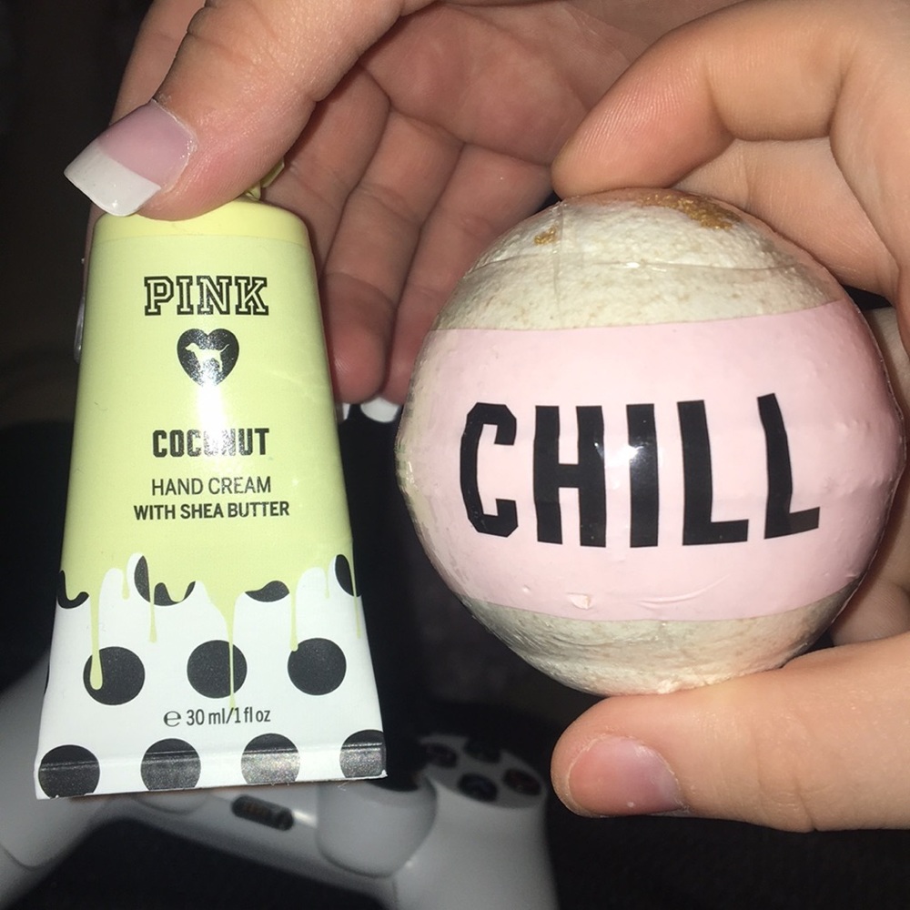 Victoria secret bath bomb and hand crane